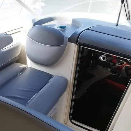 Bateau Lola Úszó hotel *