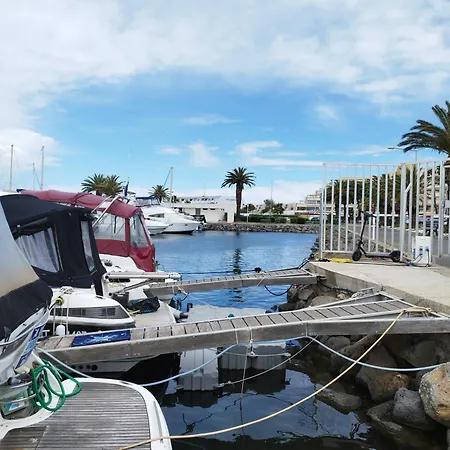 Bateau Lola Úszó hotel Agde