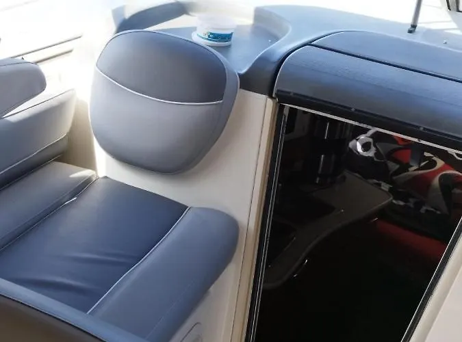 Bateau Lola Úszó hotel *