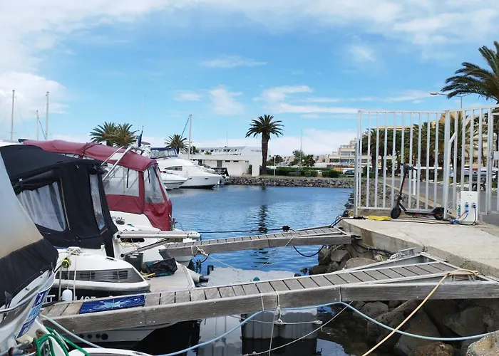 Bateau Lola Úszó hotel Agde